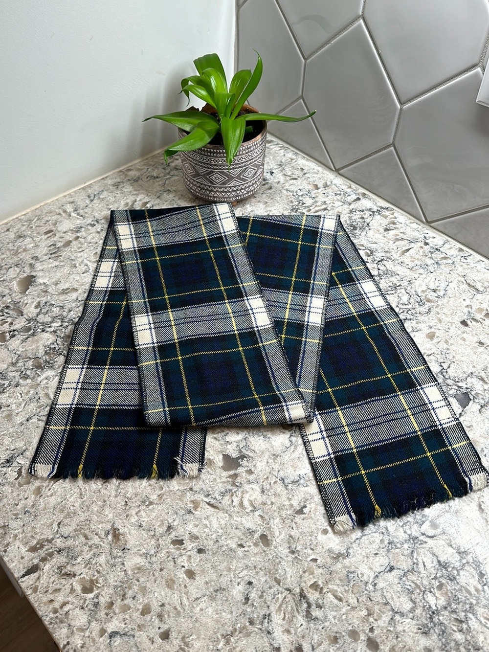 Vintage 100% Wool Plaid Tartan Scarf in Navy, White & Green